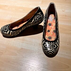DAV Zebra Print Elegant Black and Cream Patterned Women's Heels